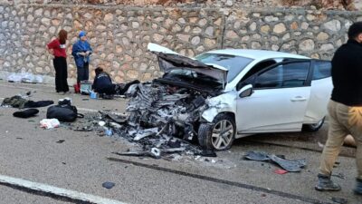 MALATYA (AA) – Malatya'nın Akçadağ ilçesinde iki otomobilin çarpışması sonucu