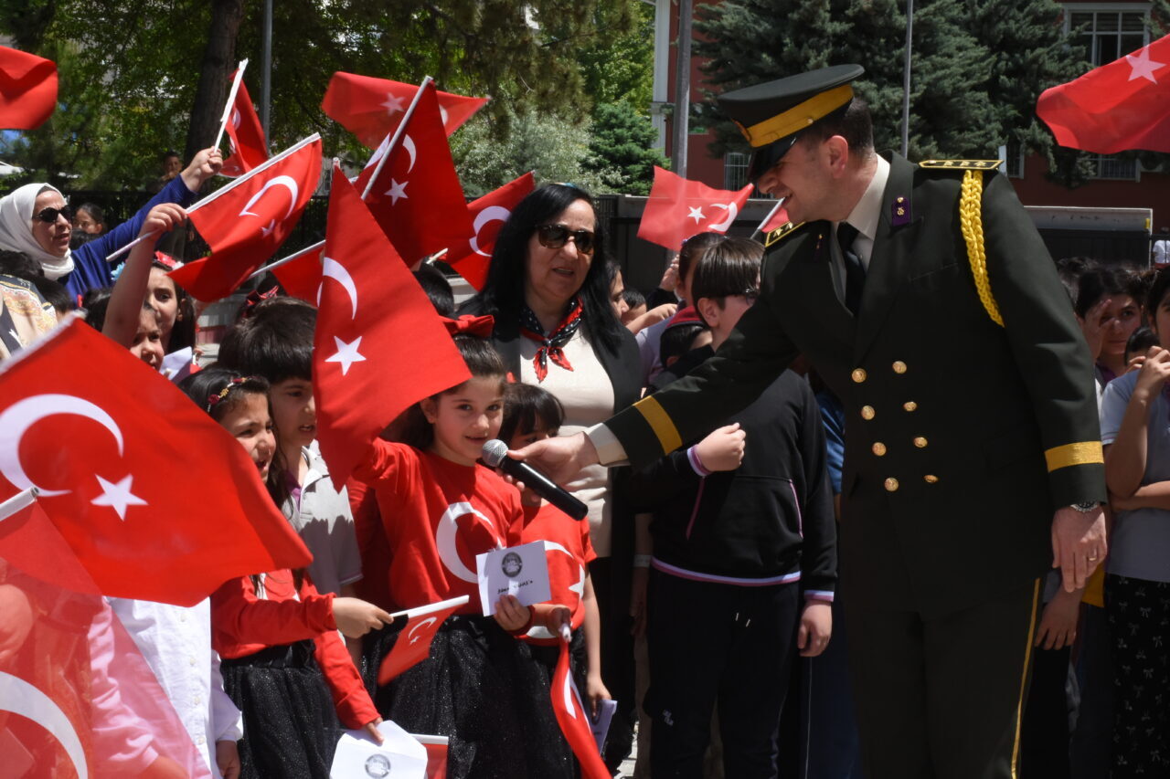 MALATYA (AA) – Malatya'da "İlk Mektubum Mehmetçiğe" projesi kapsamında okuma