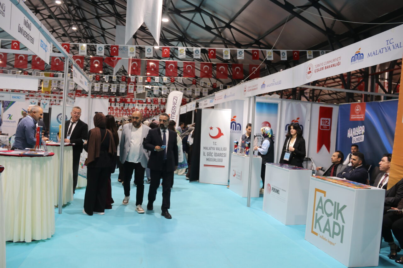 - Çalışma ve Sosyal Güvenlik Bakan Yardımcısı Lutfihak Alpkan:
- "Türkiye