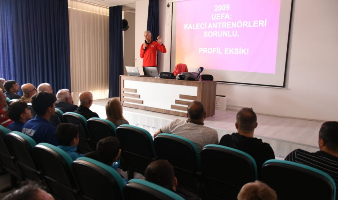 MALATYA (AA) – Milli Takımlar Kaleci Direktörlüğünce, Malatya'da kaleci antrenörlerine