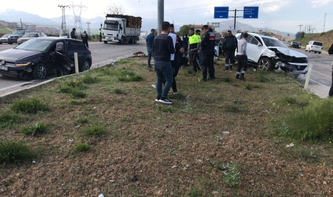 MALATYA (AA) – Malatya’nın Doğanşehir ilçesinde iki otomobilin çarpıştığı kazada