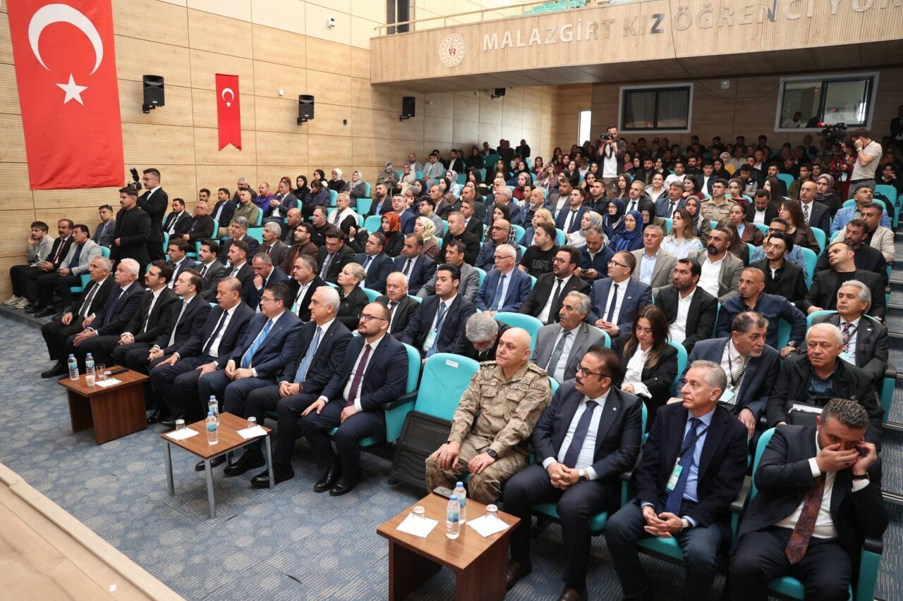MUŞ (AA) – Muş'un Malazgirt ilçesinde "Kapı, Fetih ve Kök: