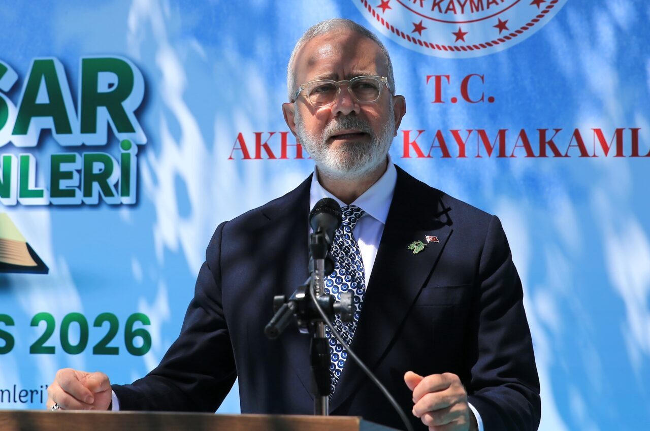 - AK Parti Grup Başkanvekili Yenişehirlioğlu:
- "Kitap fuarları, sadece kitapların
