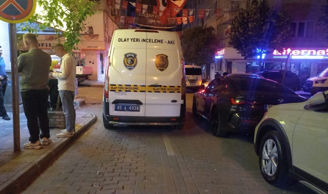 MANİSA (AA) – Manisa'nın Şehzadeler ilçesinde bıçakla yaralanan kişi kaldırıldığı