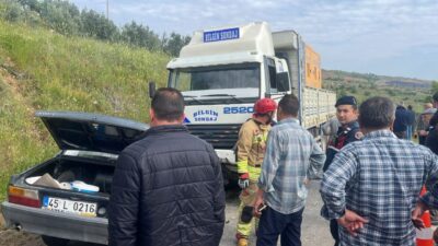 MANİSA (AA) – Manisa'nın Salihli ilçesinde kamyon ile otomobilin çarpışması