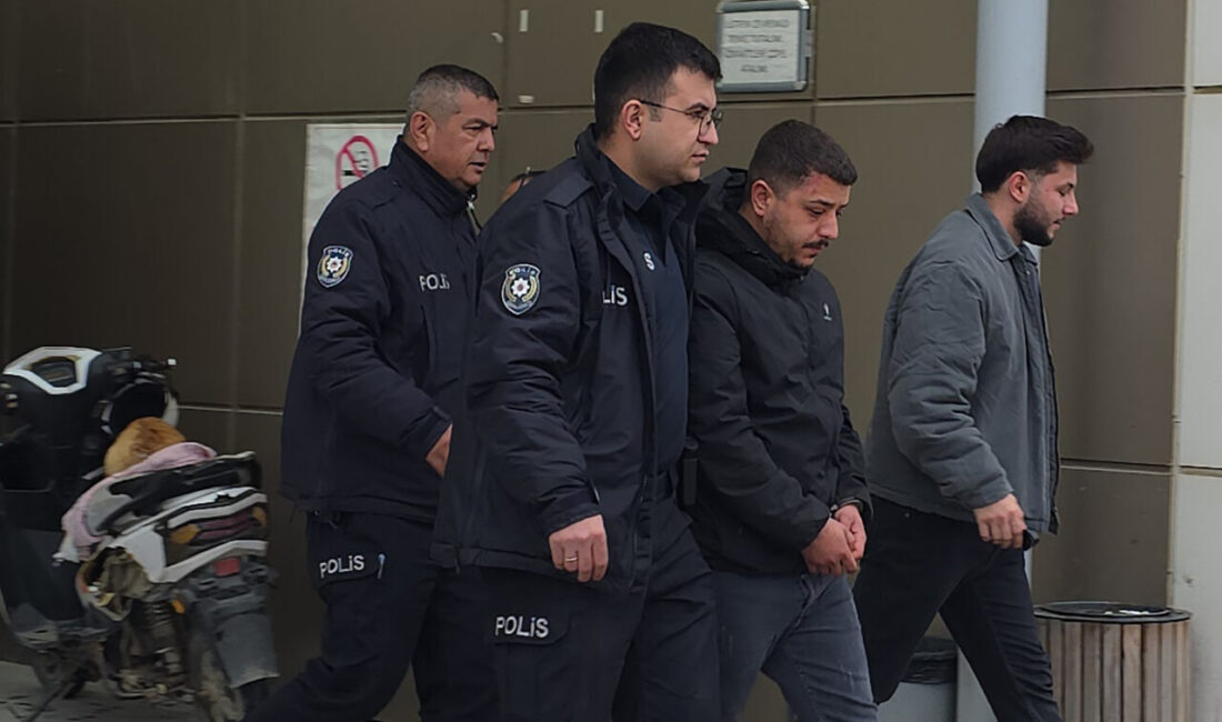 MANİSA (AA) – Manisa'nın Kula ilçesinde kardeşi tarafından bıçaklandığı iddia