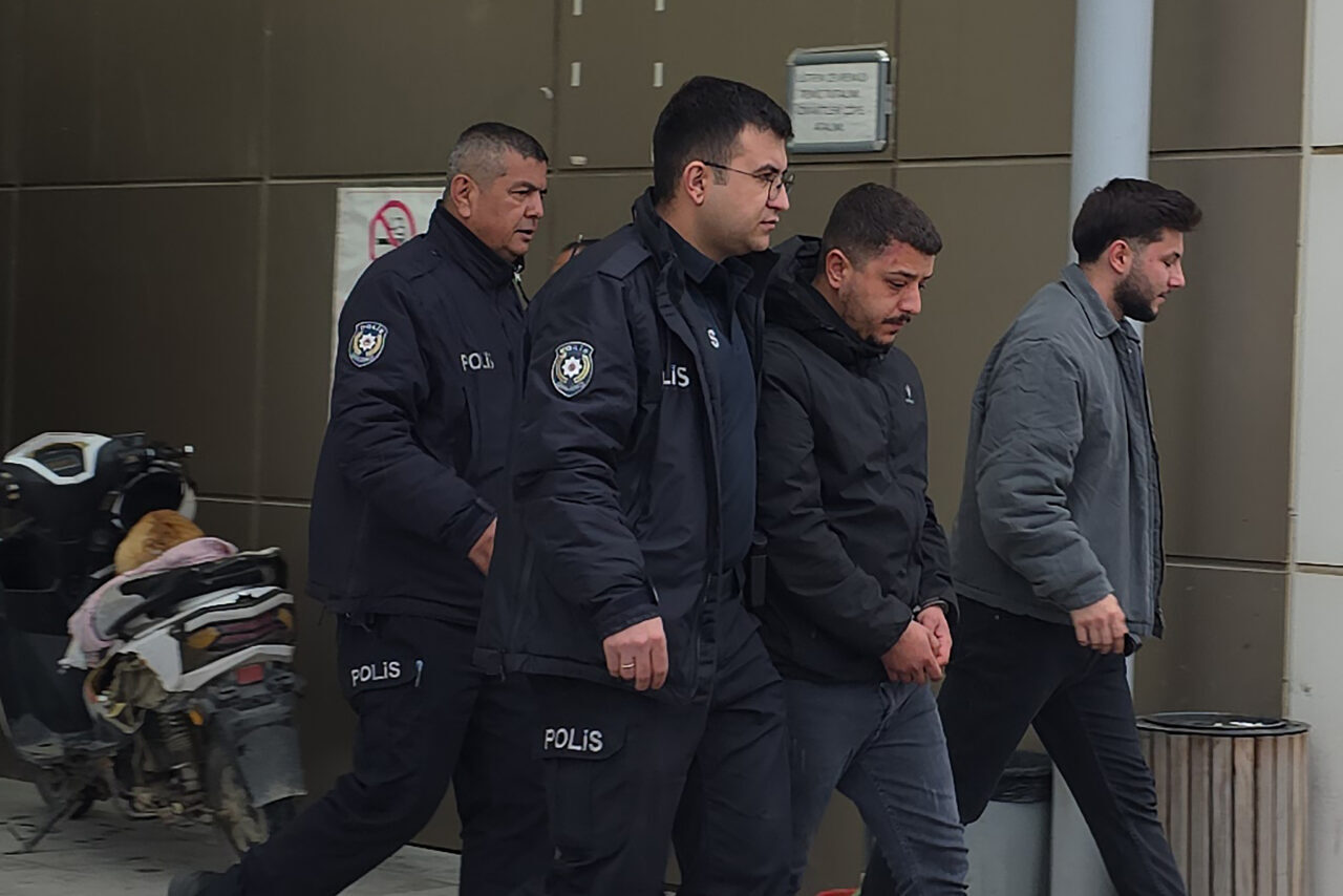 MANİSA (AA) – Manisa'nın Kula ilçesinde kardeşi tarafından bıçaklandığı iddia