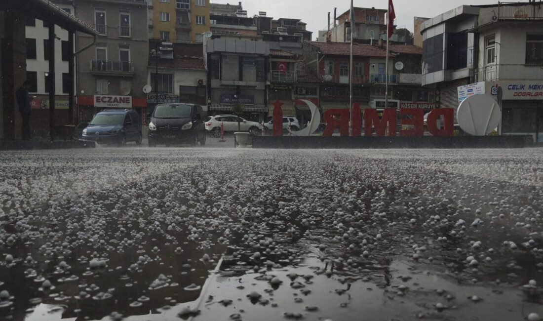 MANİSA (AA) – Manisa'nın Demirci, Gördes ve Salihli ilçelerinde sağanak,