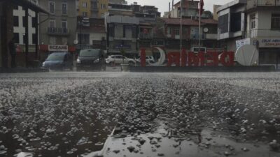 MANİSA (AA) – Manisa'nın Demirci, Gördes ve Salihli ilçelerinde sağanak,