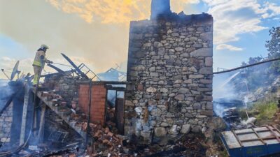 MANİSA (AA) – Manisa'nın Demirci ilçesinde yangın çıkan müstakil ev
