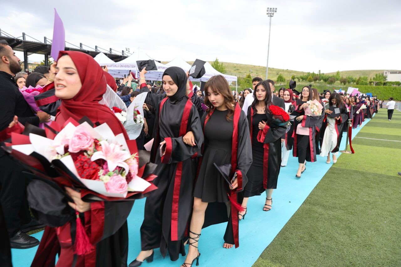 MARDİN (AA) – Mardin Artuklu Üniversitesinde 2025-2026 akademik yılı mezuniyet