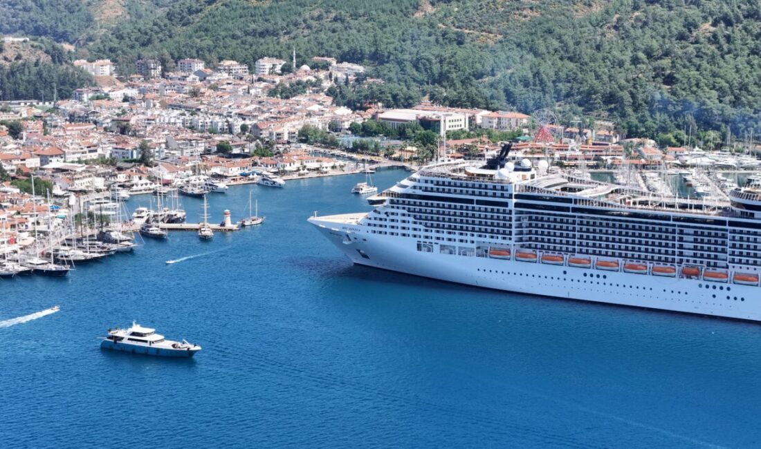 MUĞLA (AA) – Muğla'nın Marmaris ilçesini, Panama bayraklı "MSC Divina"