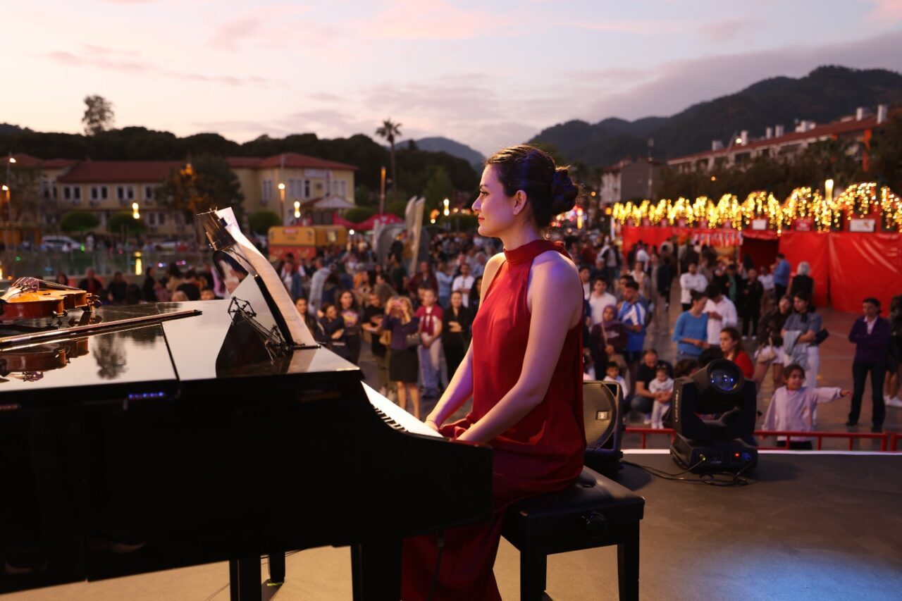 - Festival, dört gün boyunca 14 ülkeden sanatçıları ve binlerce