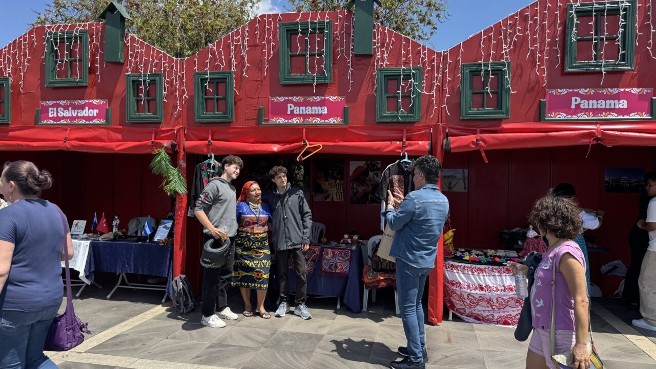 - Marmaris Belediye Başkanı Acar Ünlü:
- "İnsanlar aynı sofrada yemek