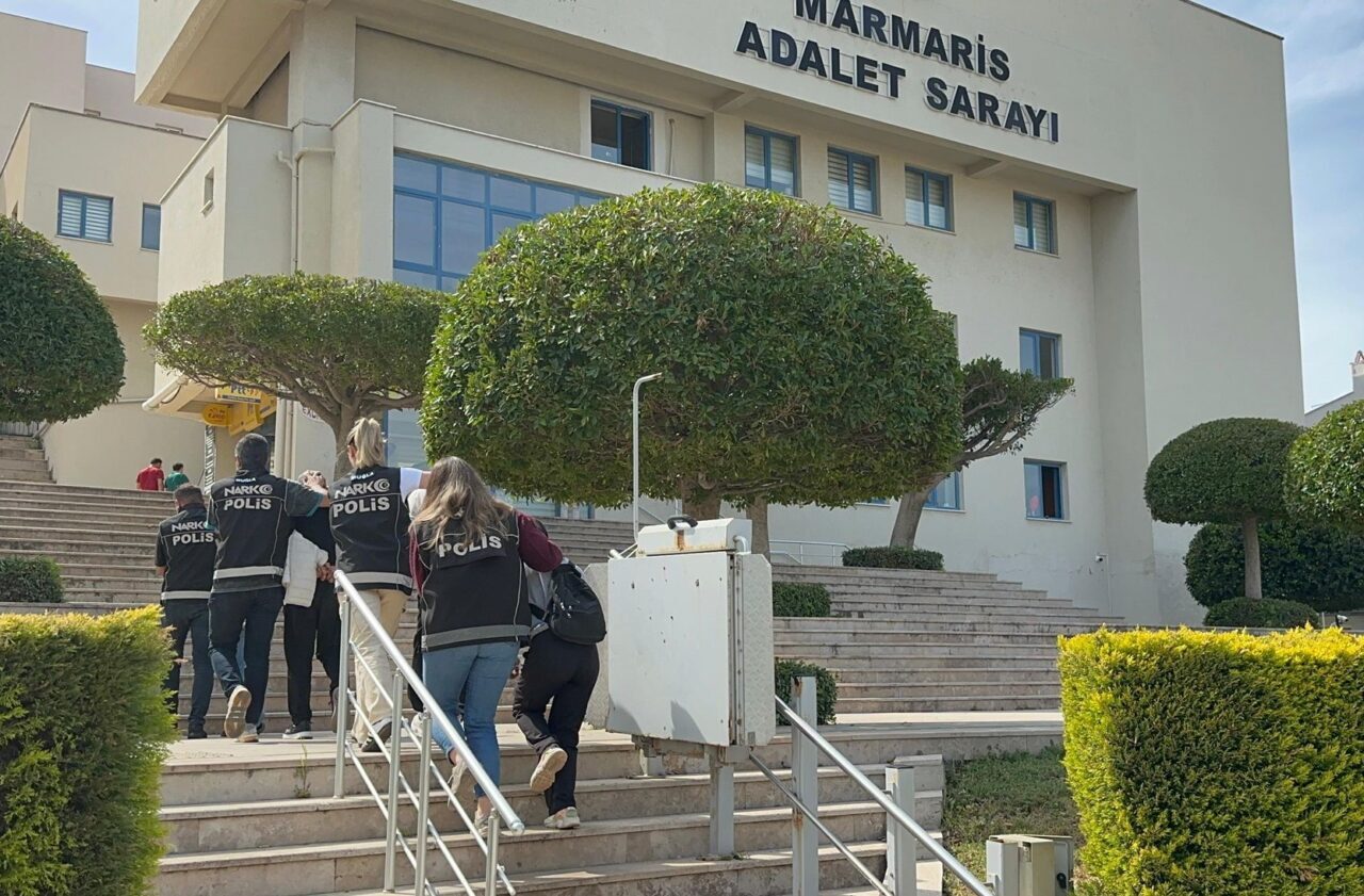 MUĞLA (AA) – Muğla'nın Marmaris ilçesinde uyuşturucu ticareti yaptığı iddiasıyla
