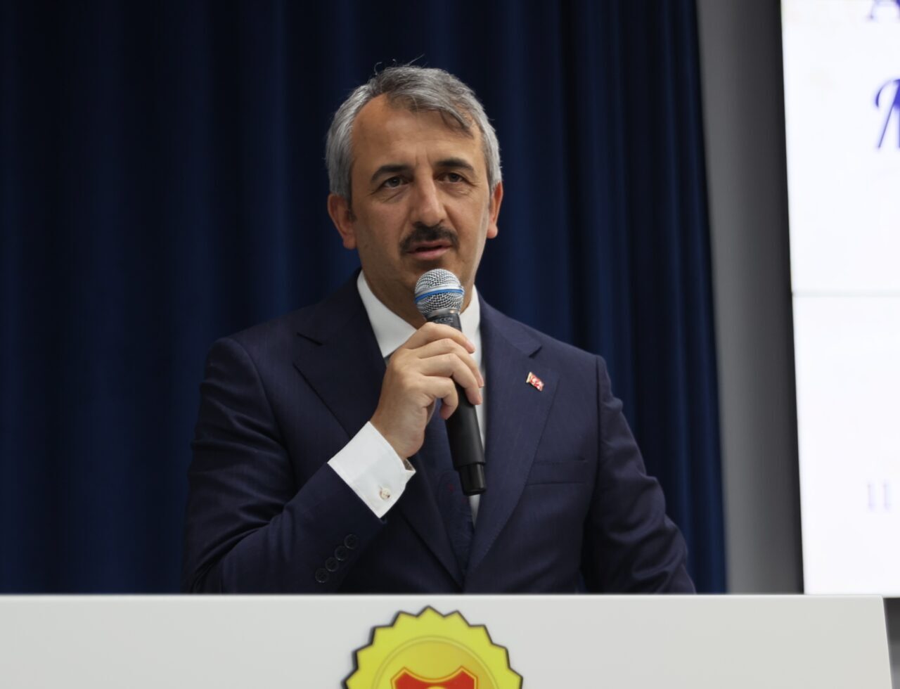 - Edirne Valisi Sezer:
- "Mehmet Akif Ersoy yaşantısıyla söylemlerini birleştiren