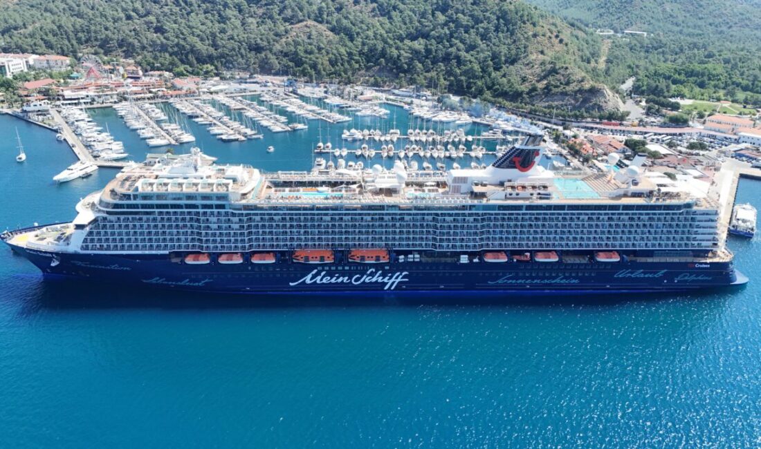 MUĞLA (AA) – Malta bayraklı kruvaziyer "Mein Schiff 5", 2