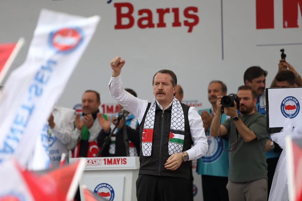 - Memur-Sen Genel Başkanı Ali Yalçın:
- "Bizi güçlü kılacak olan
