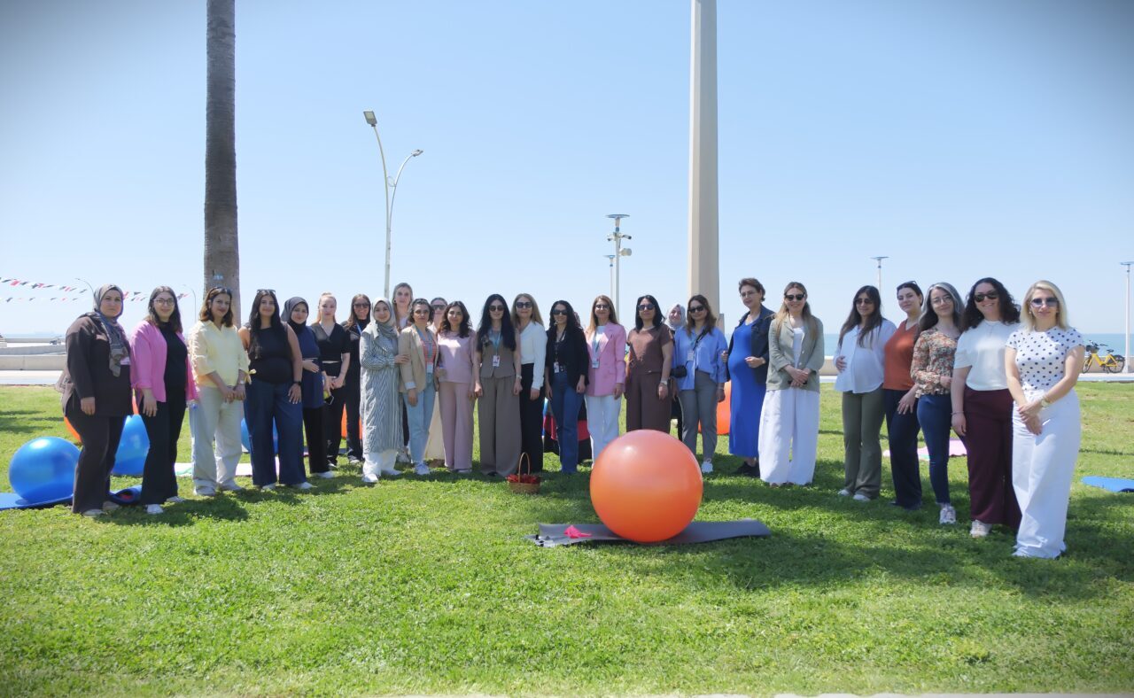 MERSİN (AA) – Mersin sahilinde İl Sağlık Müdürlüğünce anneler ve