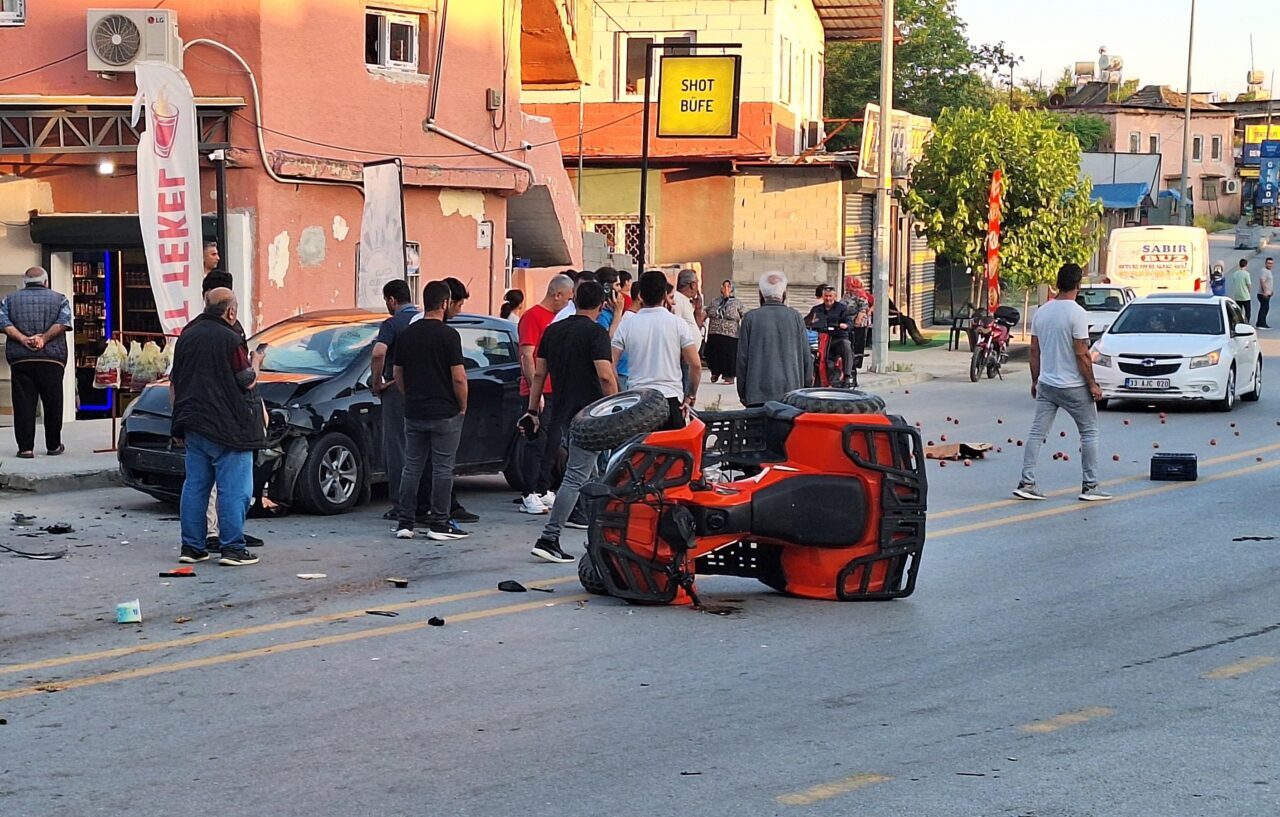 MERSİN (AA) – Mersin'in Tarsus ilçesinde ATV ile otomobilin çarpışması