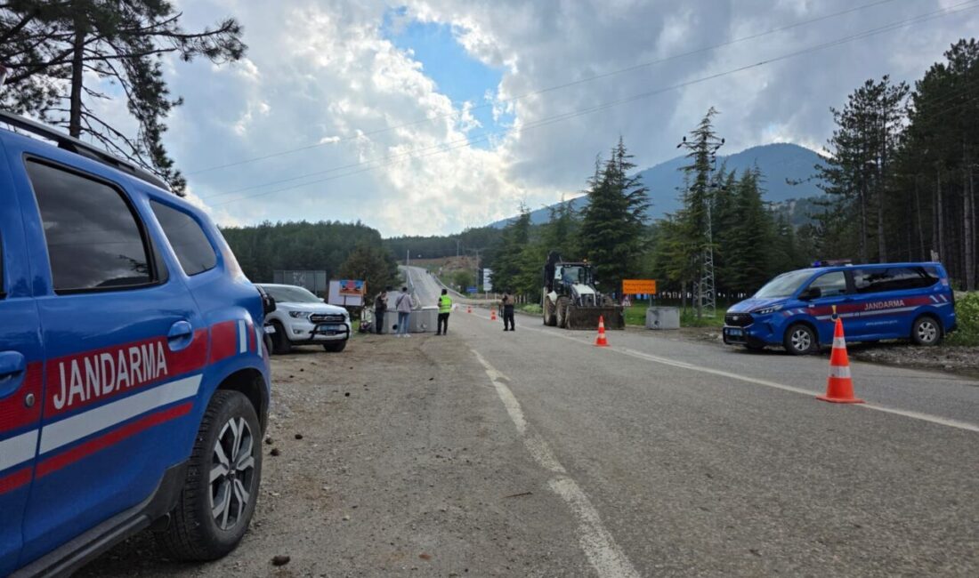 MERSİN (AA) – Mersin’in Tarsus ilçesinde bir lokantaya pompalı tüfekle
