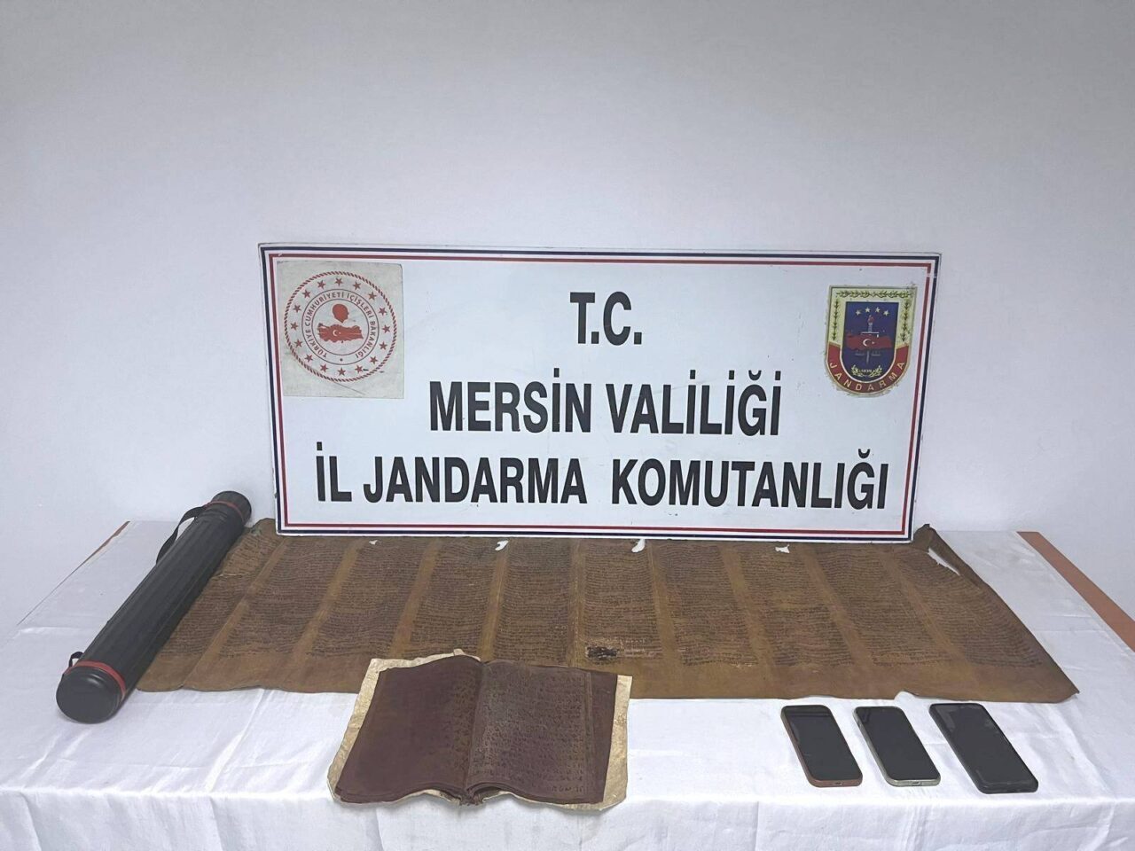 MERSİN (AA) – Mersin'in Tarsus ilçesinde tarihi eser kaçakçılığı operasyonunda