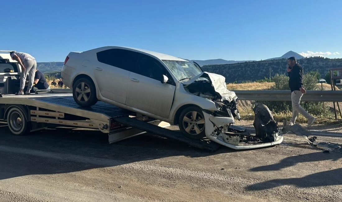MERSİN (AA) – Mersin'in Mut ilçesinde tır ile otomobilin çarpışması