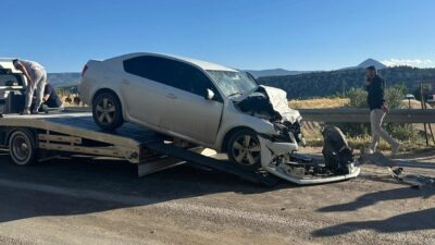 MERSİN (AA) – Mersin'in Mut ilçesinde tır ile otomobilin çarpışması