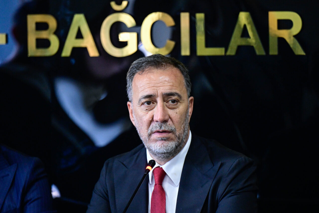 - "Bundan önce Bağcılar ilçe teşkilatımızda görev yapan, omuz veren