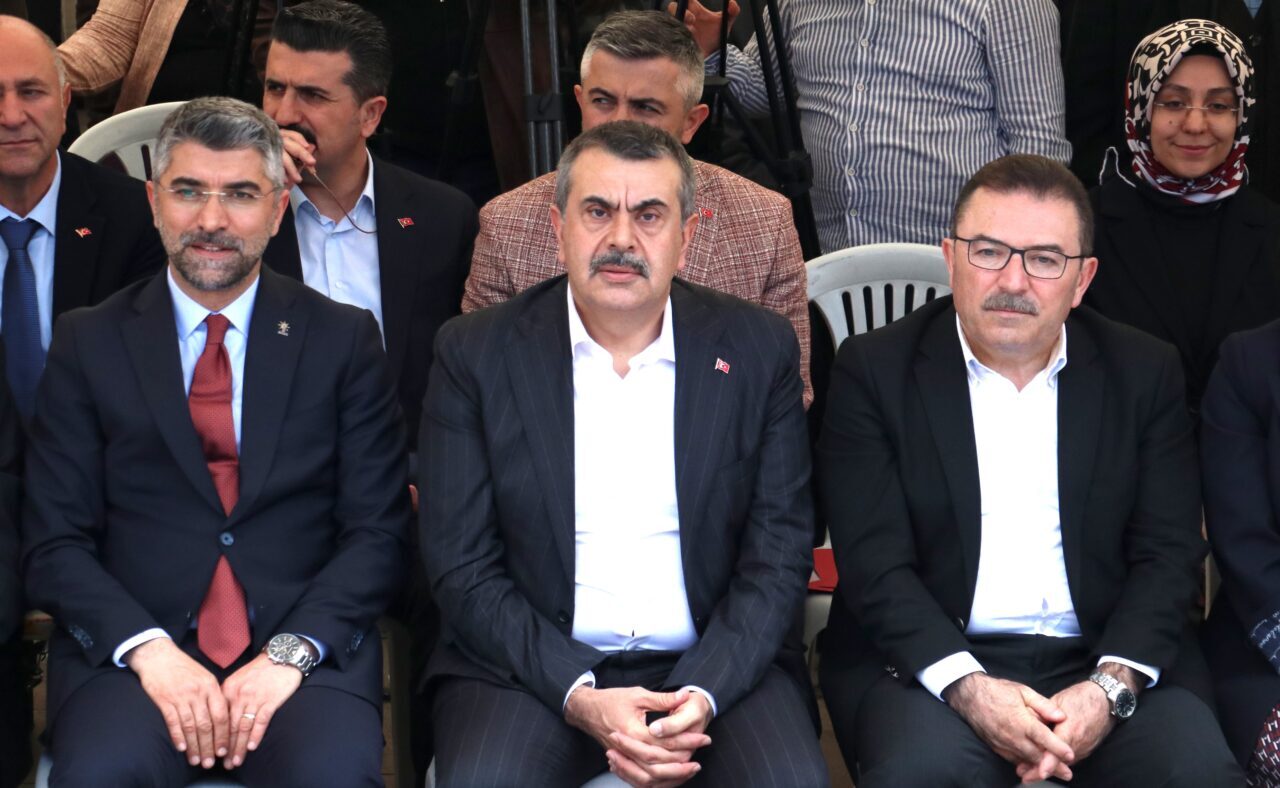 - "Dünyanın neresine gidersek gidelim, bize 'iyi ki sizin başınızda