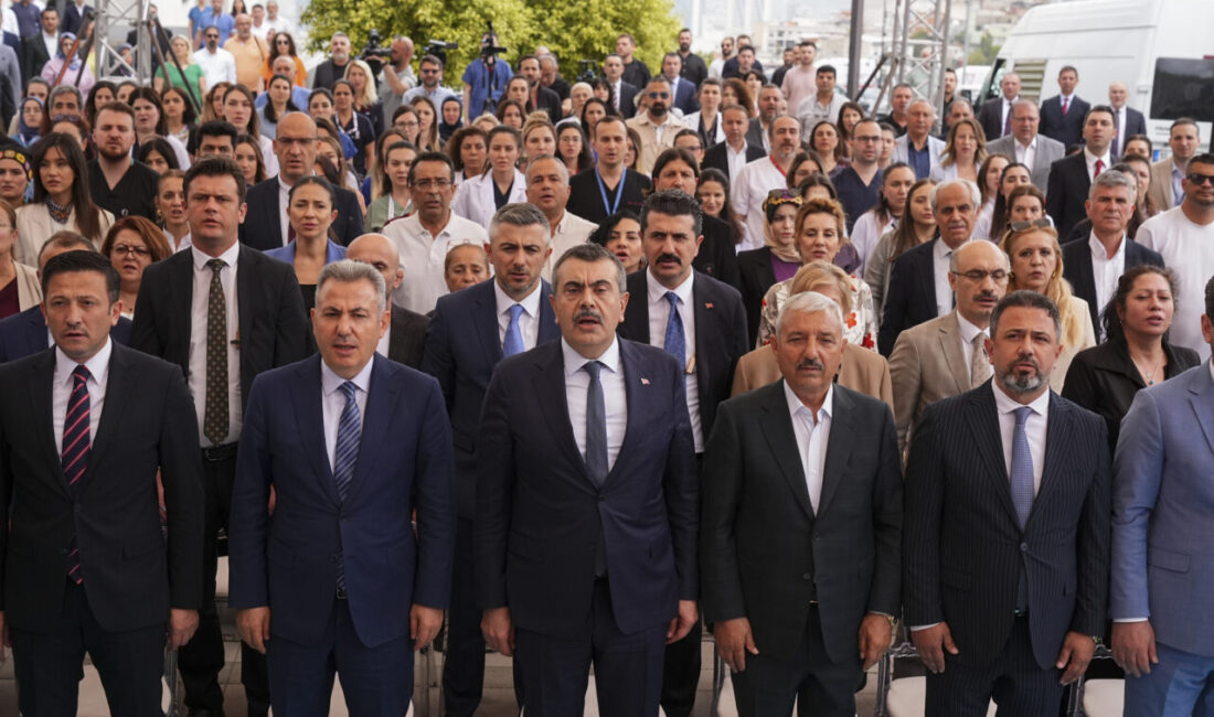 İZMİR (AA) – Milli Eğitim Bakanı Yusuf Tekin, İzmir Şehir
