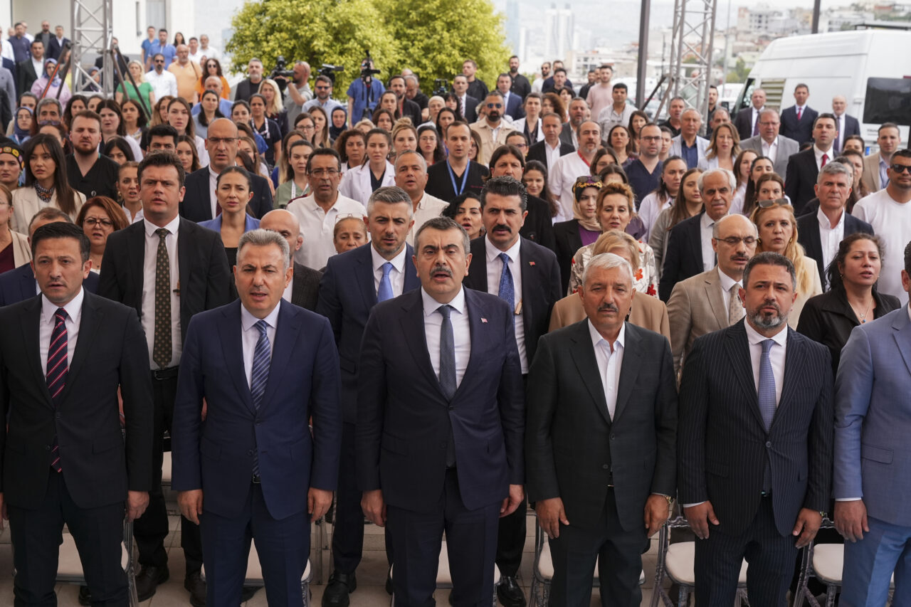 İZMİR (AA) – Milli Eğitim Bakanı Yusuf Tekin, İzmir Şehir