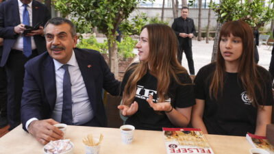 - "Toplumda öğretmen arkadaşlarımıza, onların emeklerine karşı hak etmedikleri bir