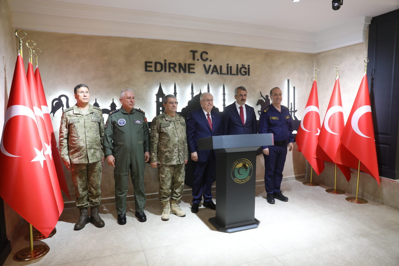 EDİRNE (AA) – Milli Savunma Bakanı Yaşar Güler, Edirne Valiliğine