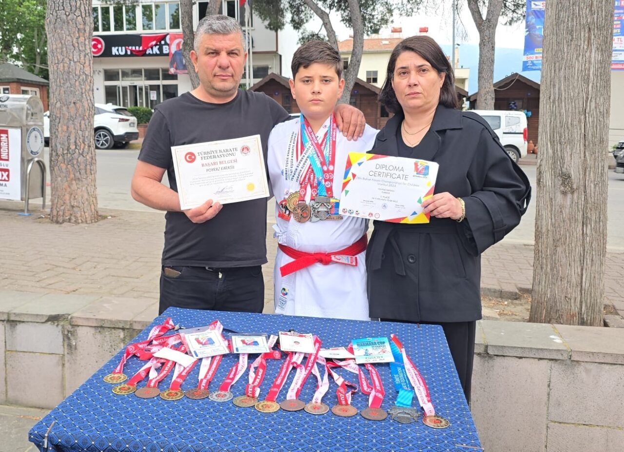 AYDIN (AA) – Aydın'ın Kuyucak ilçesinde yaşayan Aliihsan Karasu, belediyeyi