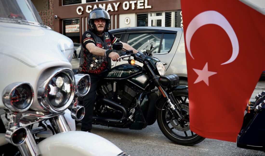 SAMSUN (AA) – Türkiye'nin çeşitli illerinden Samsun'a gelen Türk Chopper