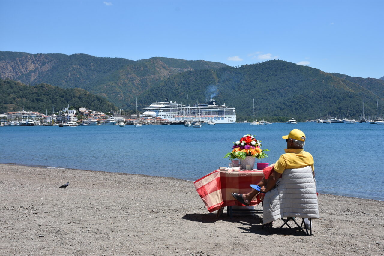 MUĞLA (AA) – Muğla'nın Marmaris ilçesine, Panama bayraklı "MSC Divina"