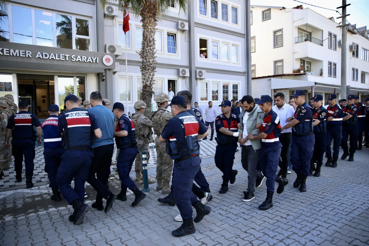 MUĞLA (AA) – Muğla merkezli 5 ilde "Daltonlar" suç örgütüne