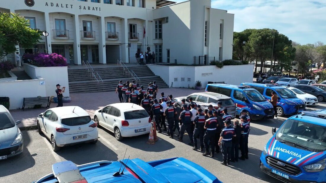 MUĞLA (AA) – Muğla merkezli 3 ilde düzenlenen dolandırıcılık operasyonunda