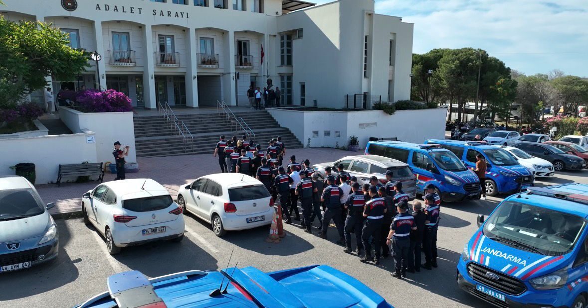 MUĞLA (AA) – Muğla merkezli 3 ilde düzenlenen dolandırıcılık operasyonunda