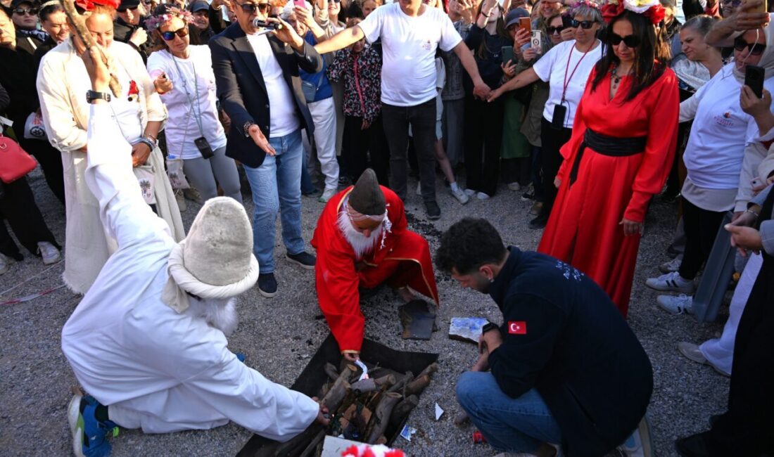 - Paşatarlası sahilinde dört gün süren şenlikte, gün batımında temsili