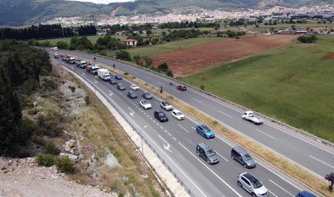 - Trafikteki yoğunluk dronla görüntülendi