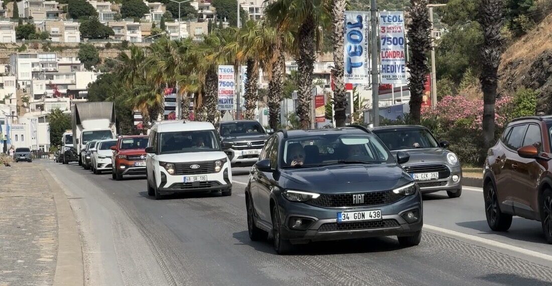 - Bodrum ilçesine son 48 saatte 44 binden fazla araç