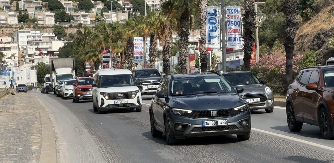 - Bodrum ilçesine son 48 saatte 44 binden fazla araç