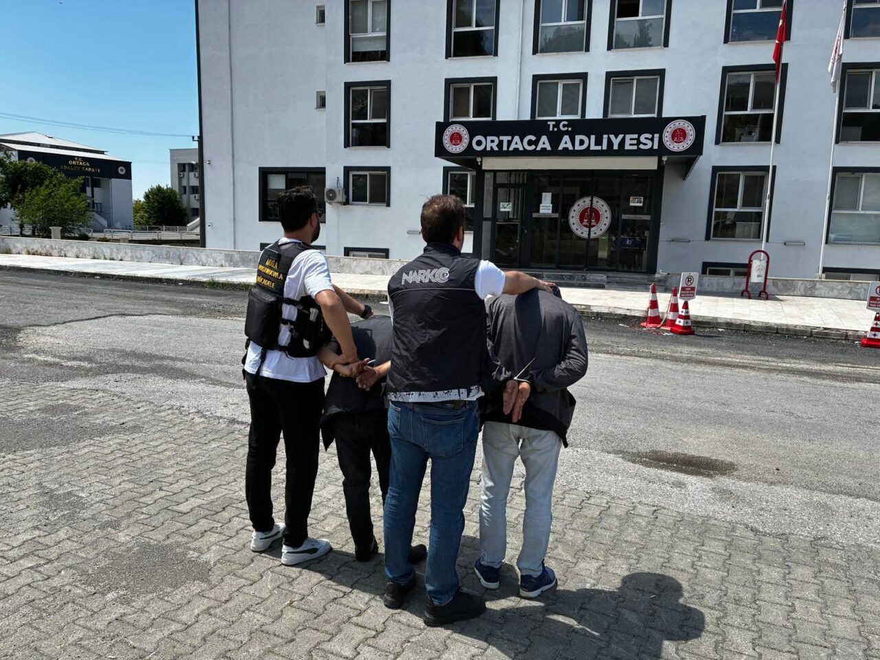 MUĞLA (AA) – Muğla'da düzenlenen uyuşturucu operasyonunda gözaltına alınan 5
