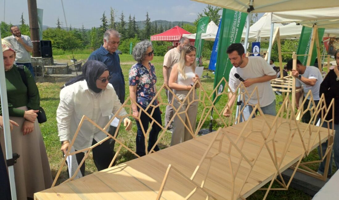 SAKARYA (AA) – Farklı üniversitelerde öğrenim gören mühendislik öğrencileri, Sakarya'da