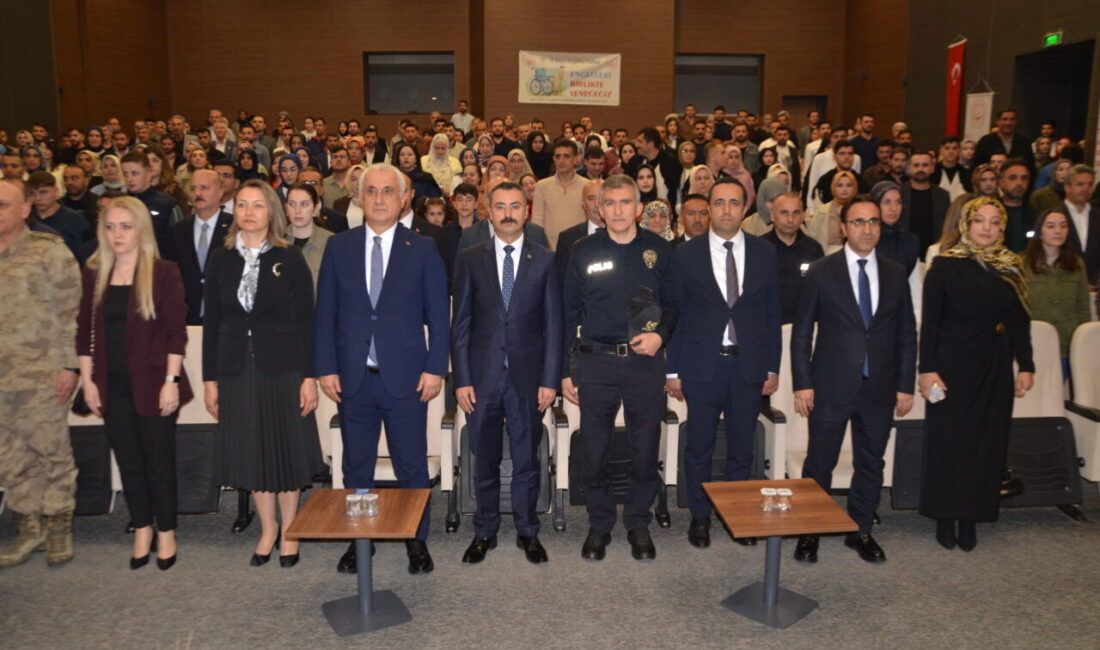 MUŞ (AA) – Muş'ta Engelliler Haftası dolayısıyla program düzenlendi. Aile