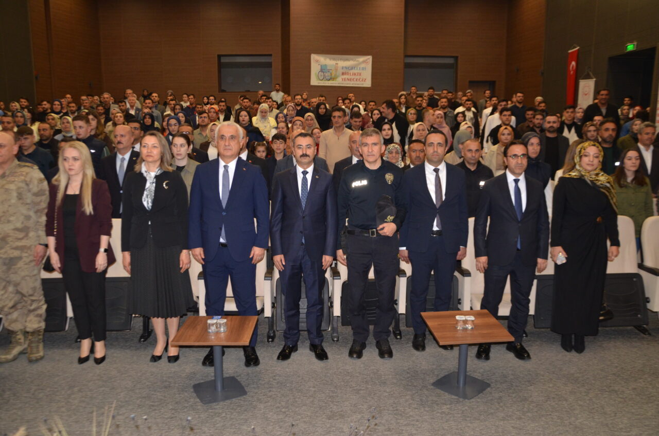 MUŞ (AA) – Muş'ta Engelliler Haftası dolayısıyla program düzenlendi. Aile