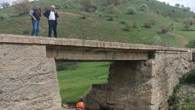 MUŞ (AA) – Muş'ta köprüden düşen otomobildeki 1 kişi öldü,