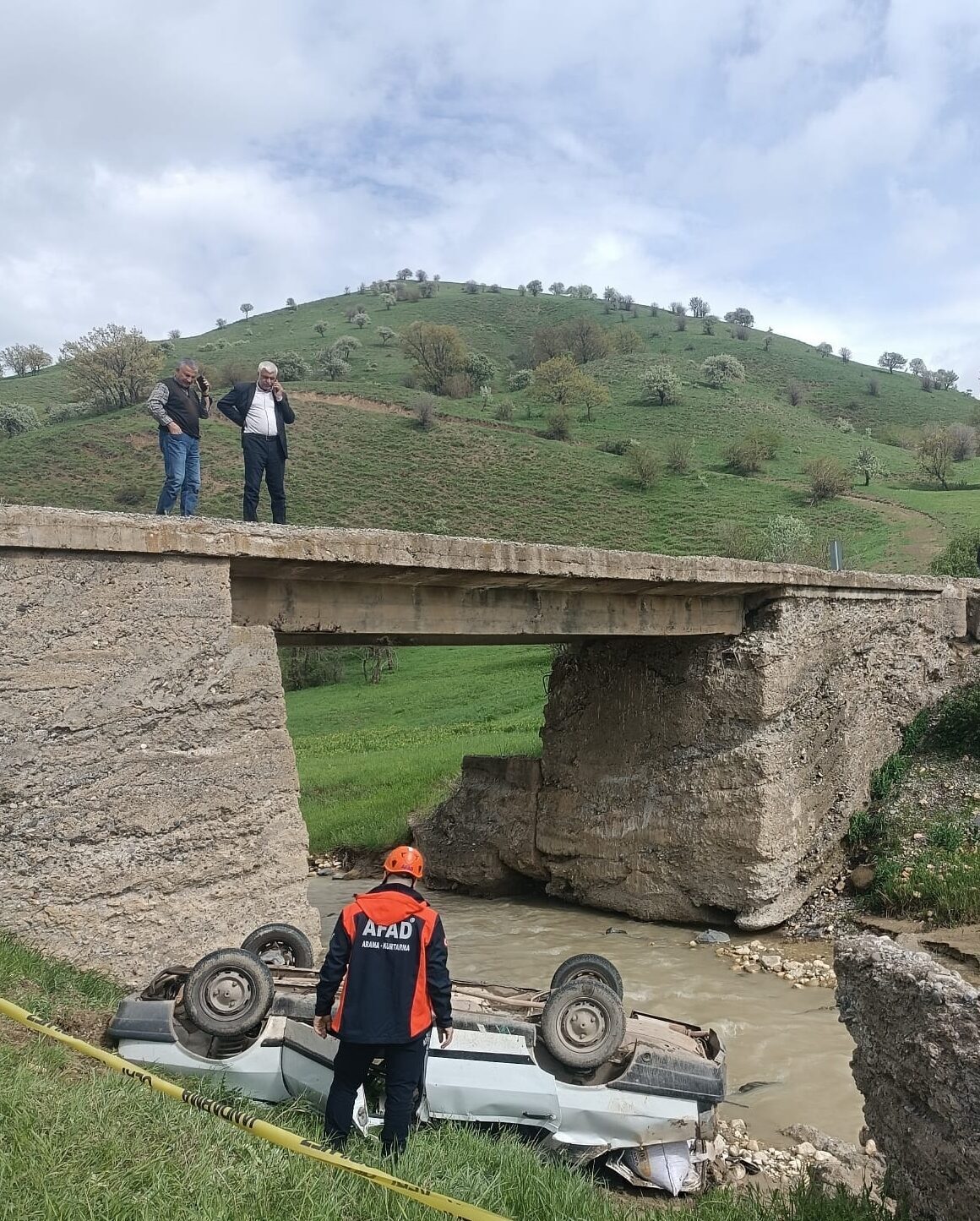 MUŞ (AA) – Muş'ta köprüden düşen otomobildeki 1 kişi öldü,